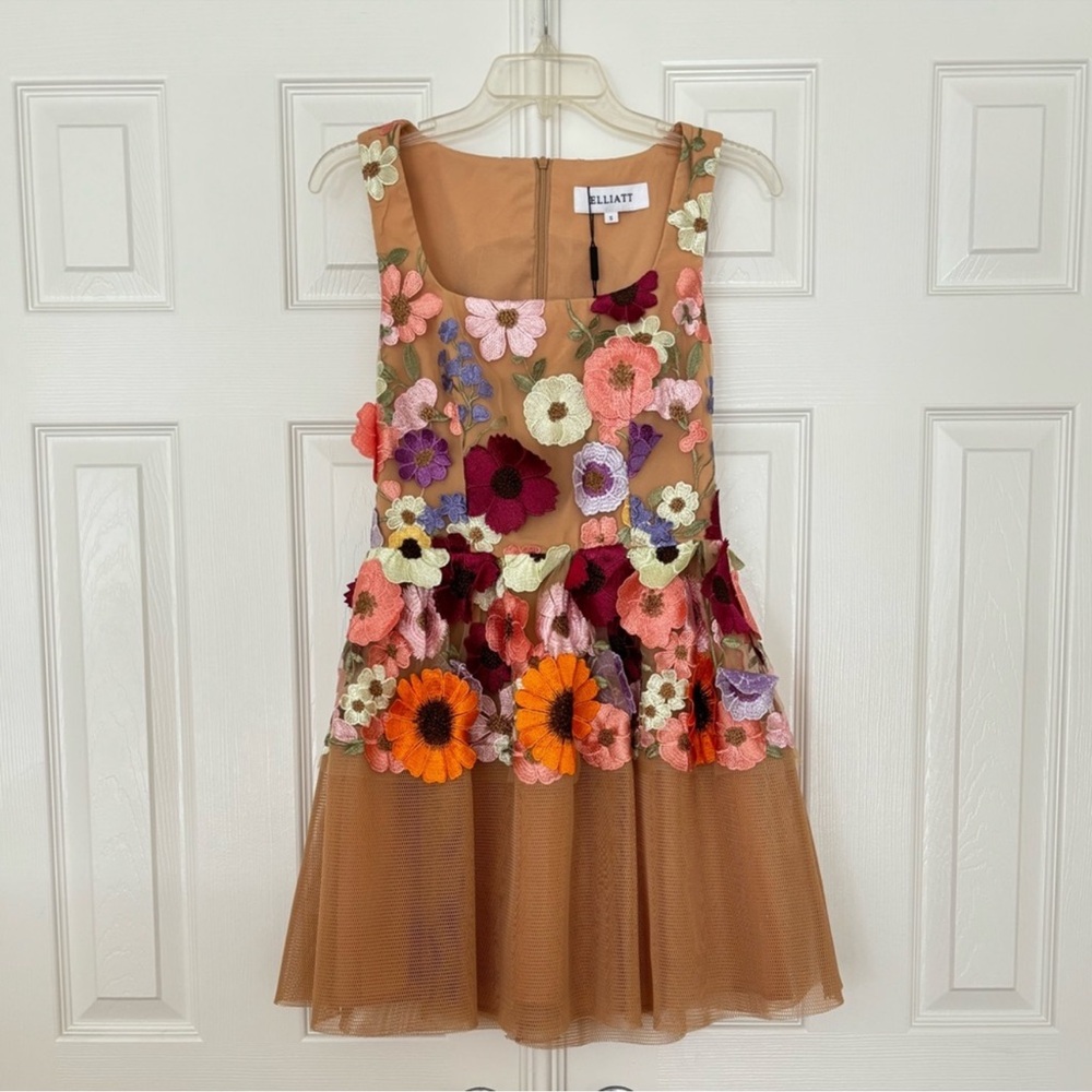 NWT Elliatt Penny 3d floral dress